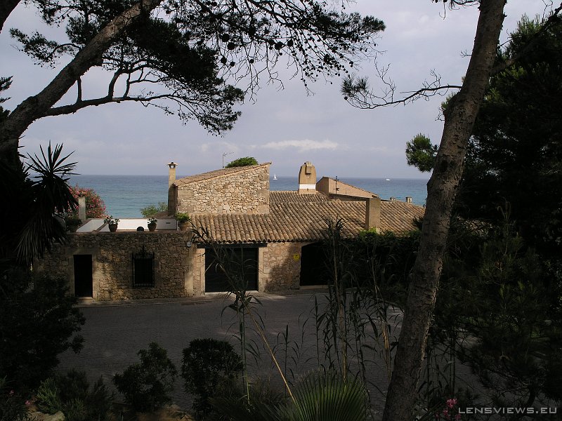 P6271043 OLYMPUS DIGITAL CAMERA         